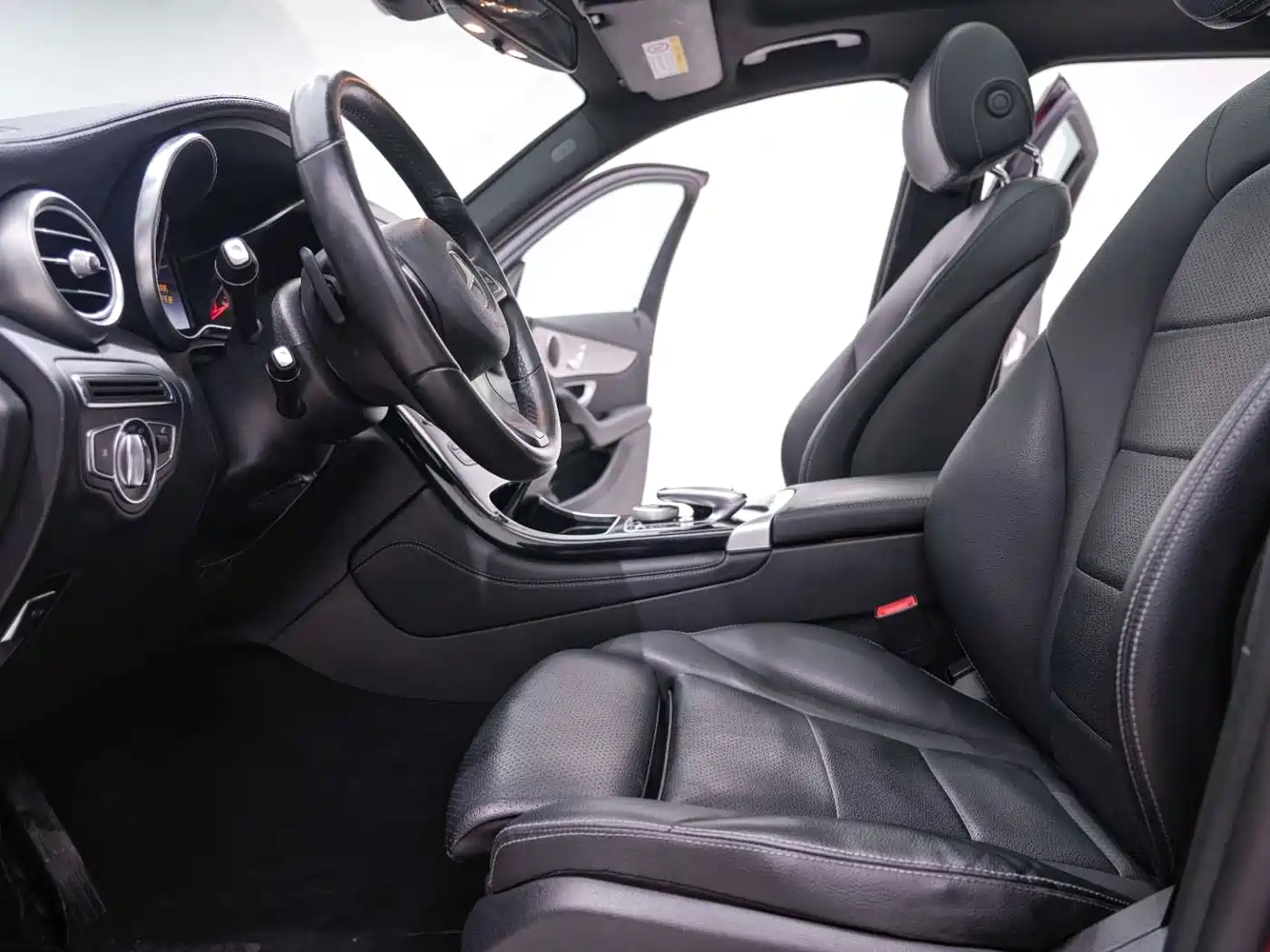 Mercedes-Benz GLC 2018 Facelift GLC 200 4MATIC фото 23