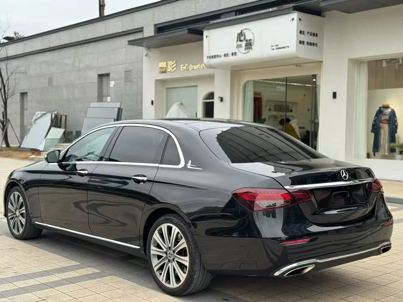 Mercedes-Benz E-Class 2017 Model E 320 L 4MATIC фото 8