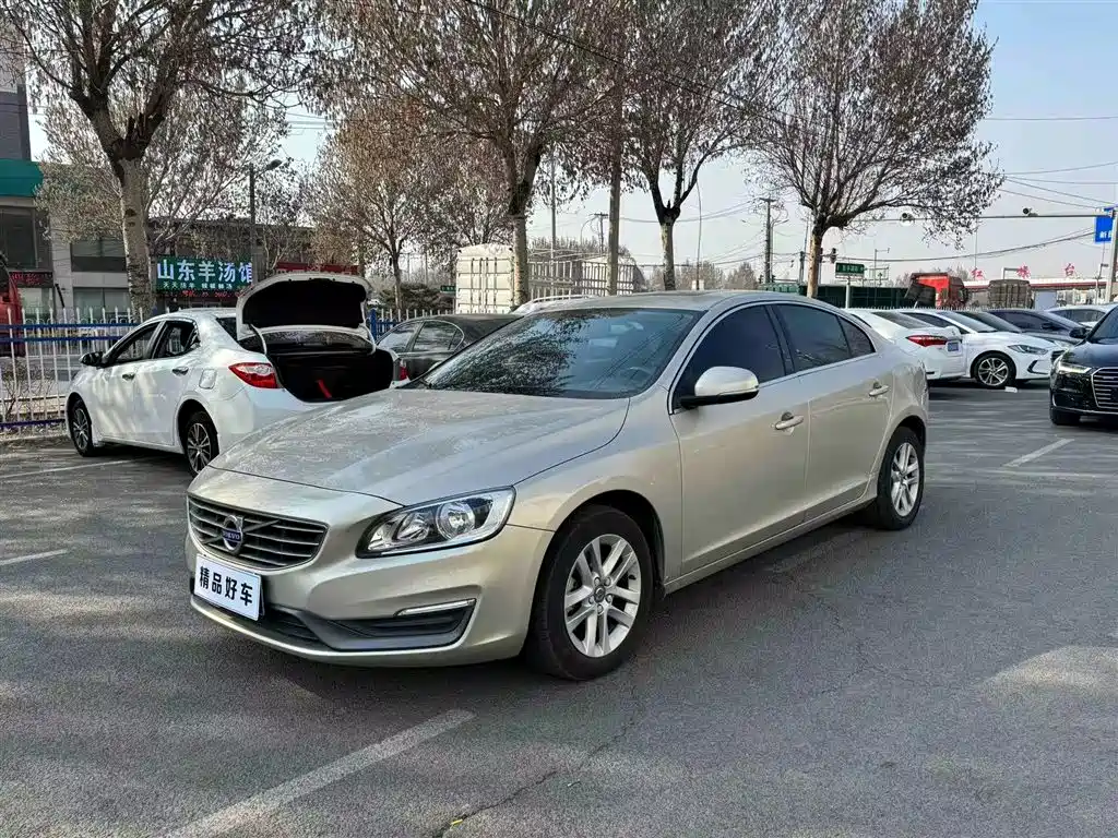 Фото 1 - Volvo S60