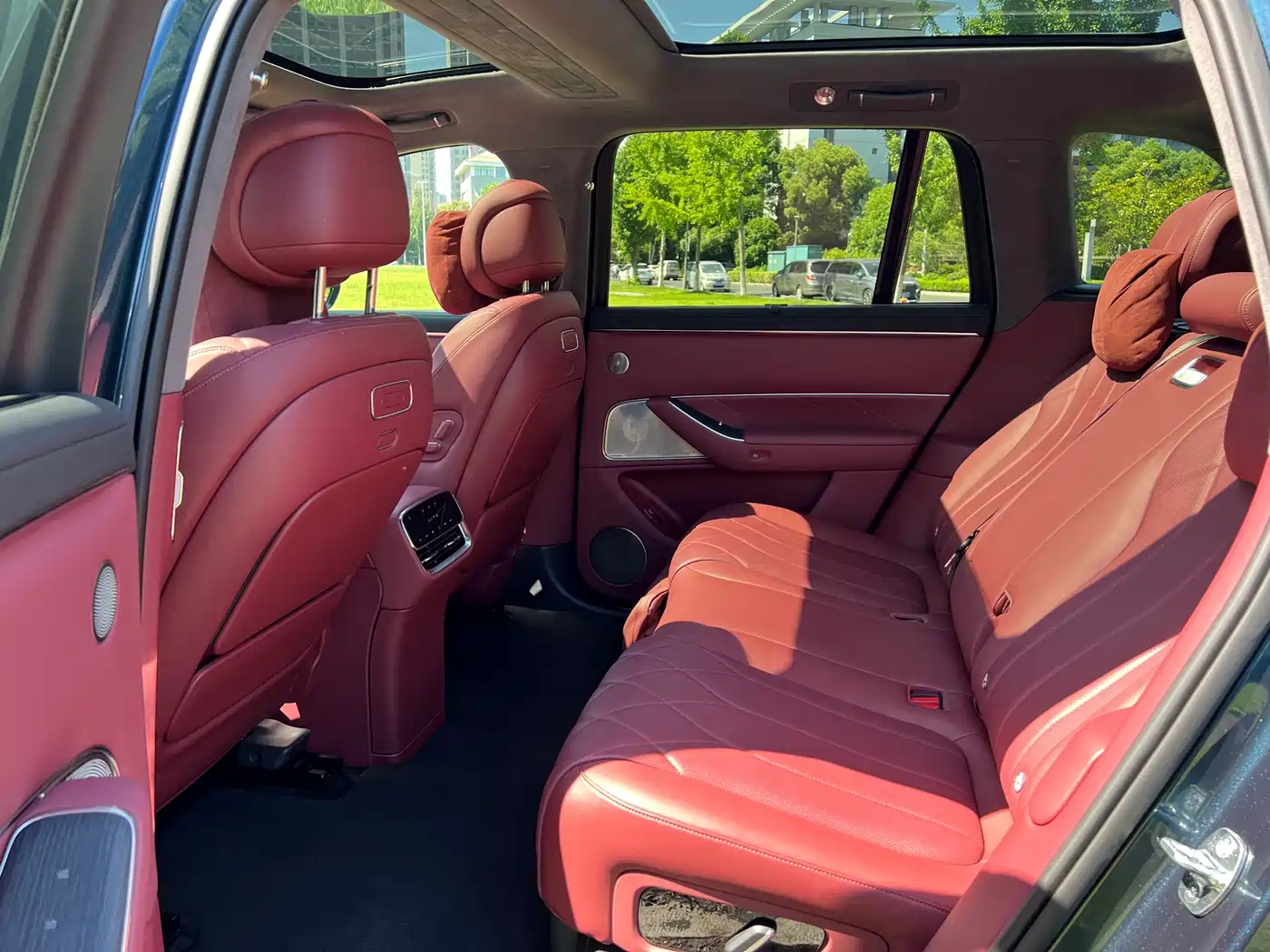 AITO Wenjie AITO M8 2025 Model Extended Range Ultra Edition 53.4kWh 5-Seater фото 7