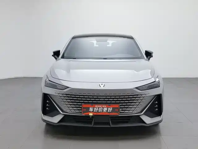 Changan UNI-V 2022 1.5T Premium Model — фото 3