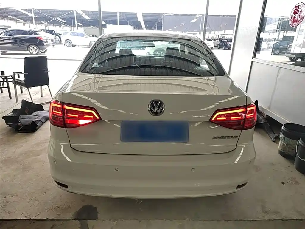 Volkswagen Sagitar 2017 1.6L Automatic Comfort фото 6