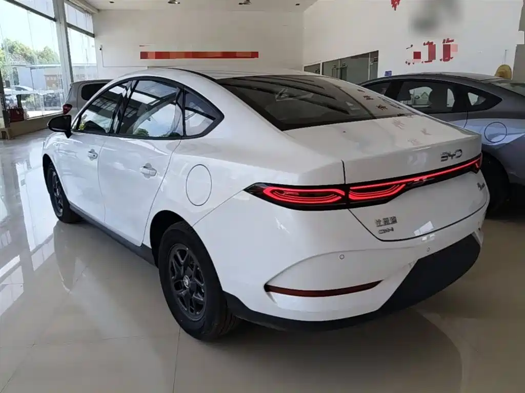 BYD Qin PLUS 2026 DM-i Smart Edition 128KM Progressive фото 5