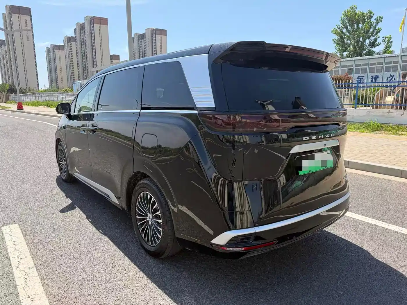 Denza D9 2025 DM-i Smart Drive Edition 1020 AWD Luxury фото 6