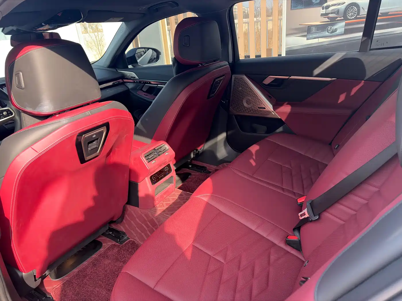 BMW 5 Series 2025 530Li Premium M Sport Package фото 8
