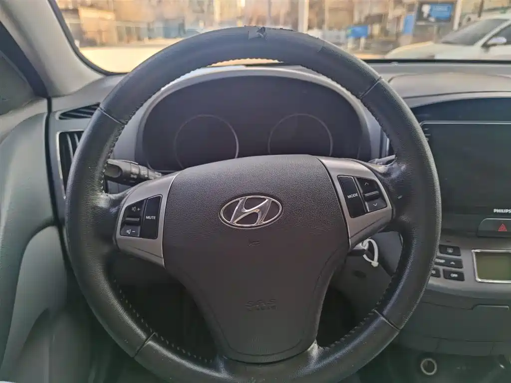 Hyundai Elantra 2011 1.6L Automatic Luxury фото 4