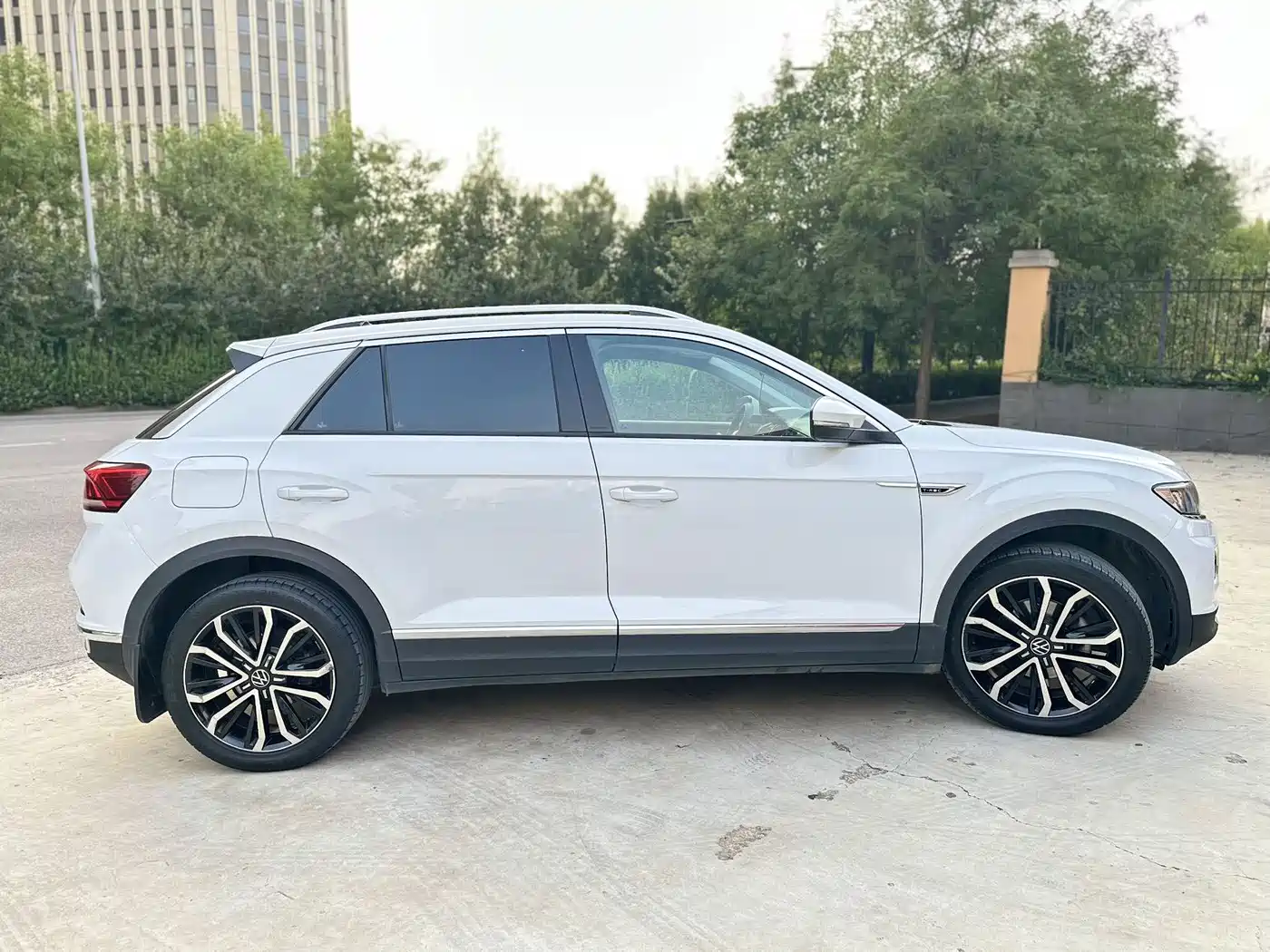 Photo 4 - Volkswagen T-ROC