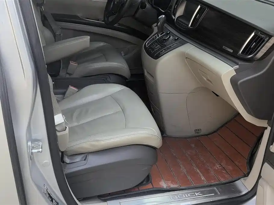 Buick GL8 2011 3.0L XT Luxury Business Flagship фото 8