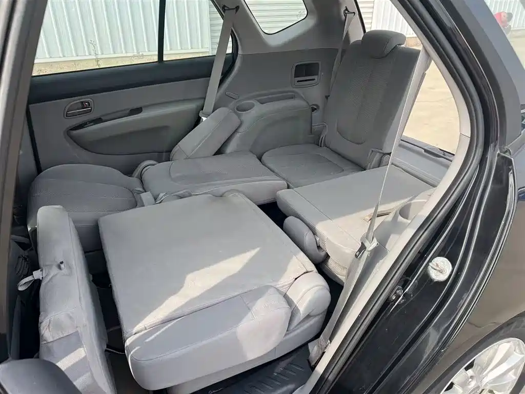 Kia Carens 2011 2.0L 7-Seater Automatic Standard фото 18