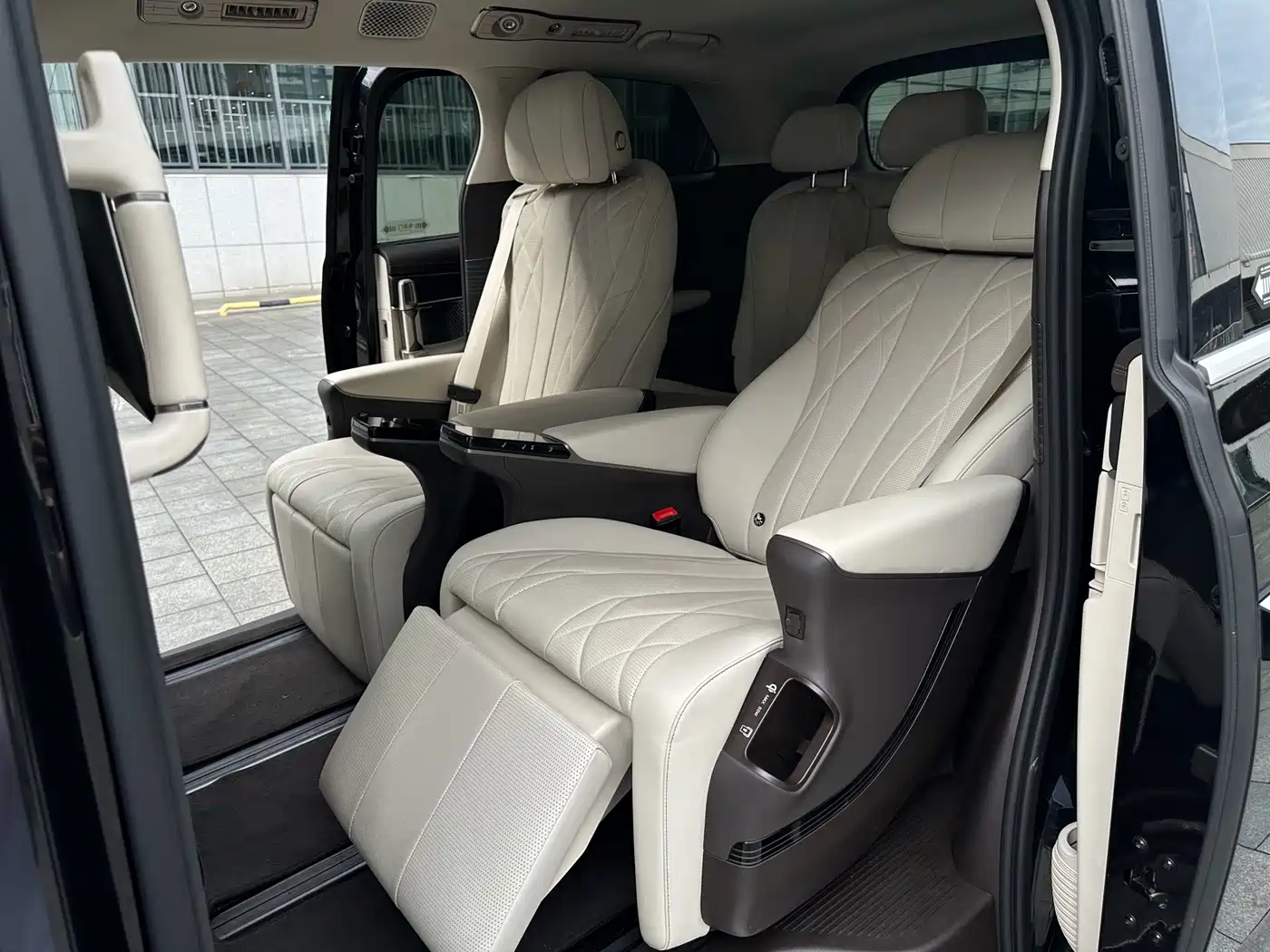 Denza D9 2025 2025 Model DM-i Smart Drive Edition 1020 AWD Flagship