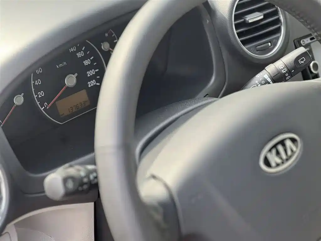 Kia Carens 2011 2.0L 7-Seater Automatic Standard фото 13