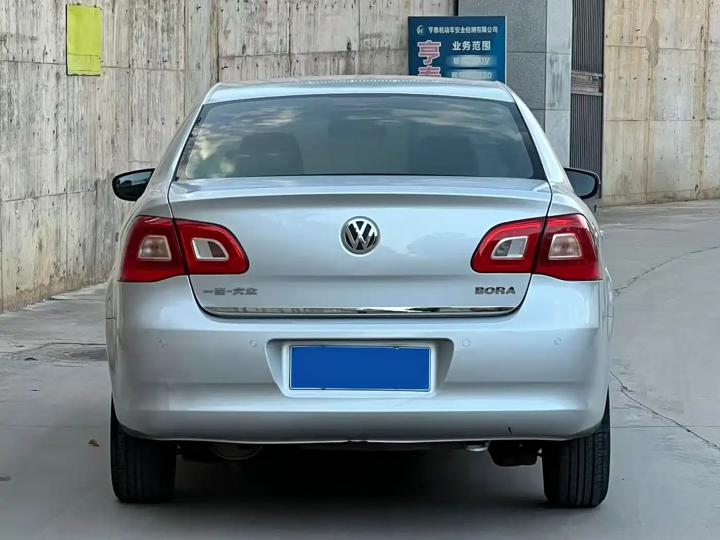 Volkswagen Bora 2011 1.6L Automatic Fashion фото 4