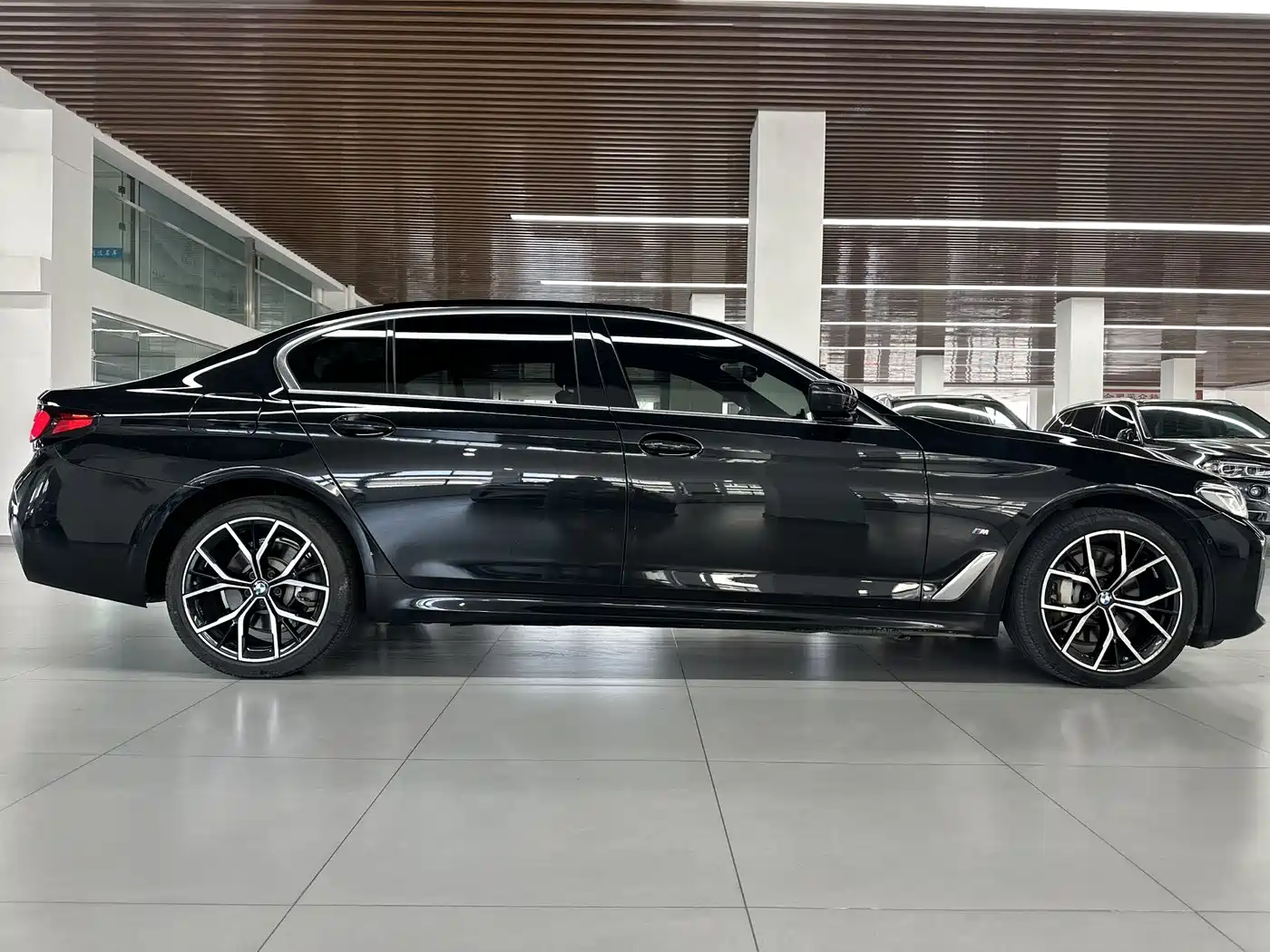 BMW 5 Series 2021 530Li Premium M Sport Package фото 8