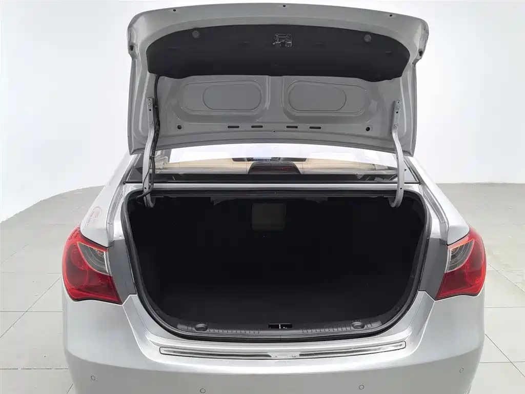 Hyundai Elantra 2011 1.6L Automatic Luxury фото 16