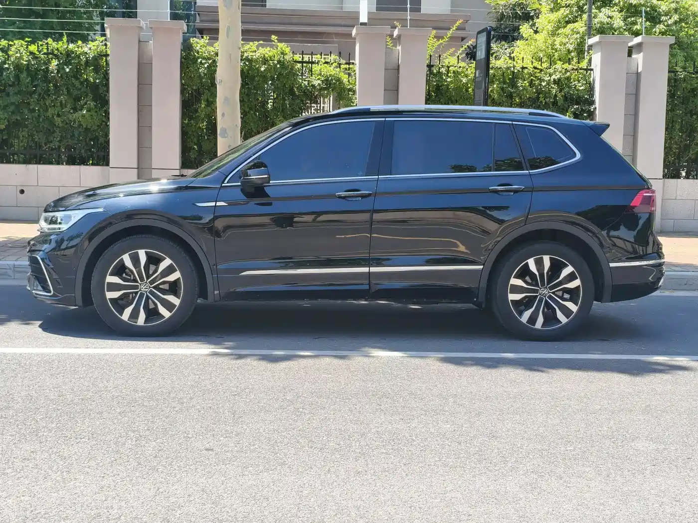 Volkswagen Tiguan L 2023 330TSI Auto 2WD R-Line Premium Edition фото 4