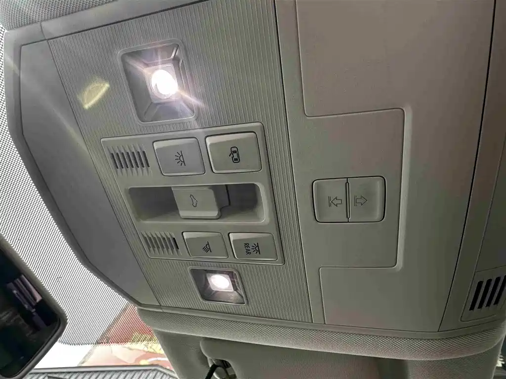 VOLKSWAGEN T ROC EXPLORING SONGS