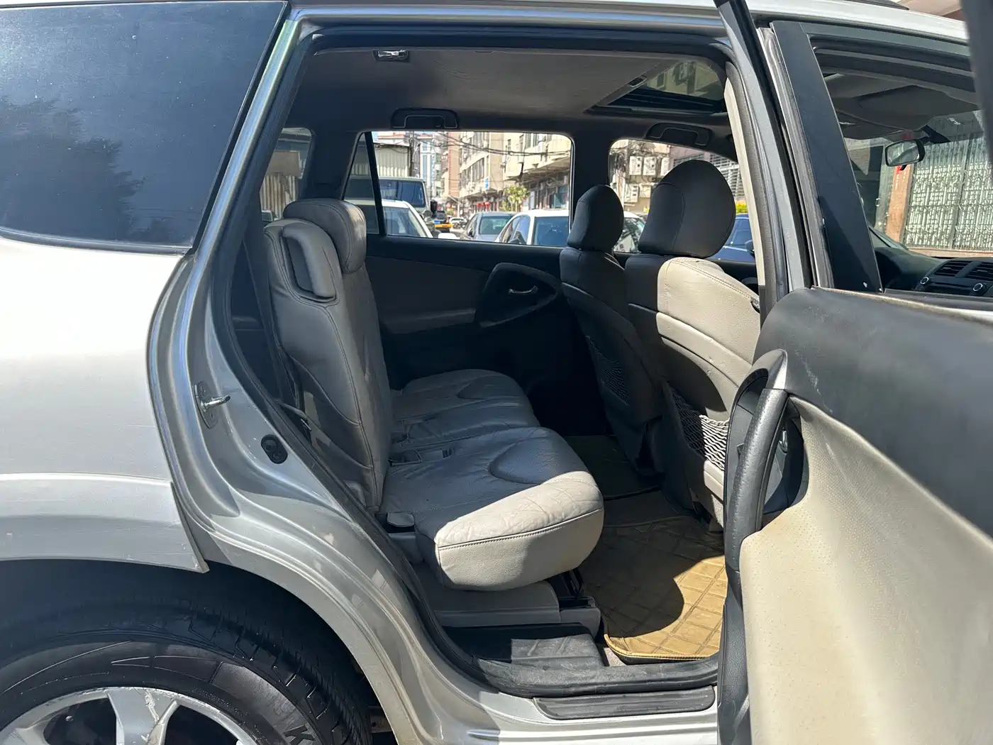 Toyota RAV4 Rongfang 2011 2.4L Automatic 4WD Ultimate Navigation Edition фото 13