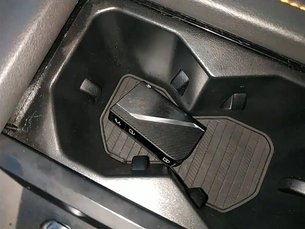 Lynk & Co 06 EM-P 2022 PHEV 84KM Range Pro фото 9