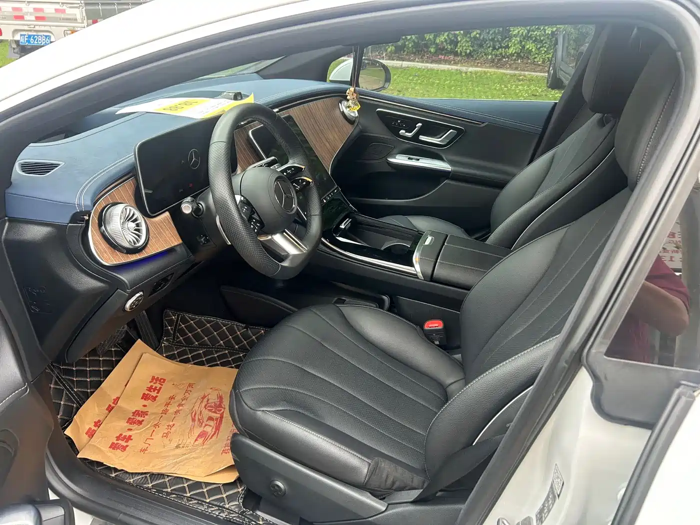 Mercedes-Benz EQE 2022 350 Luxury Edition фото 4