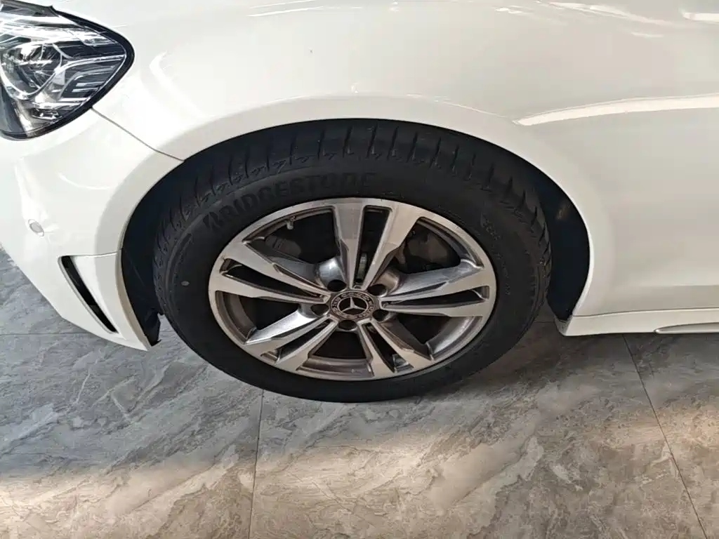 Фото 25 - Mercedes-Benz C-Class