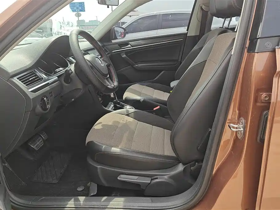 Volkswagen C-TREK 2017 1.6L Automatic Comfort фото 9