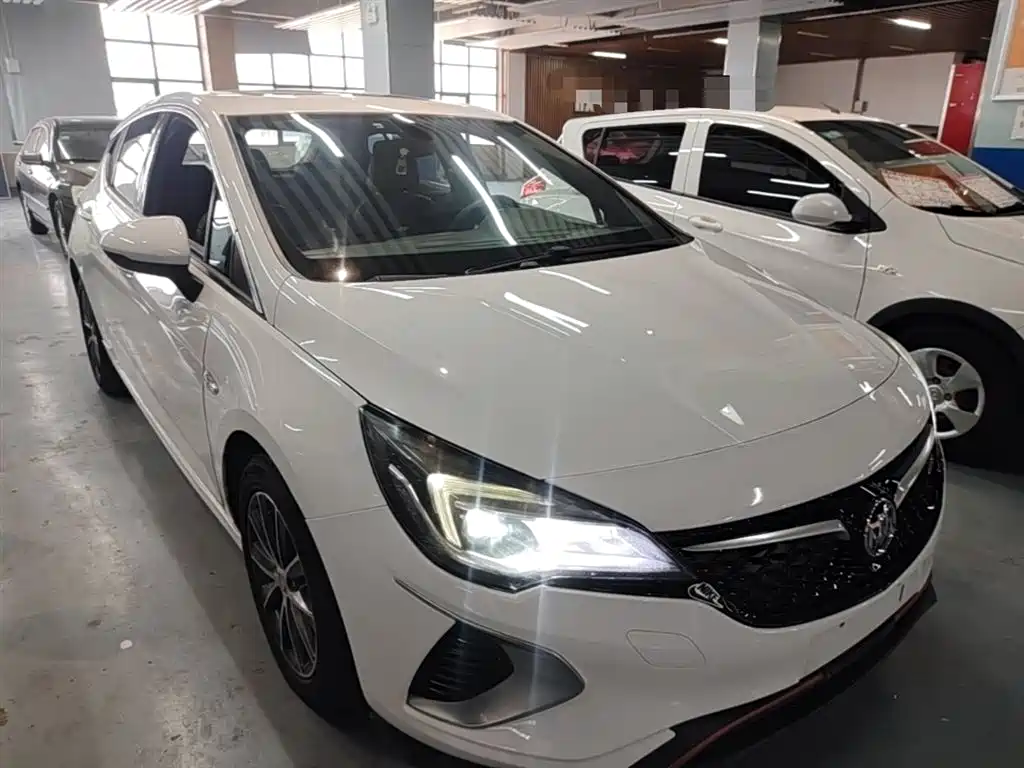 Buick Verano 2018 Hatchback GS 20T Dual Clutch Leading фото 4