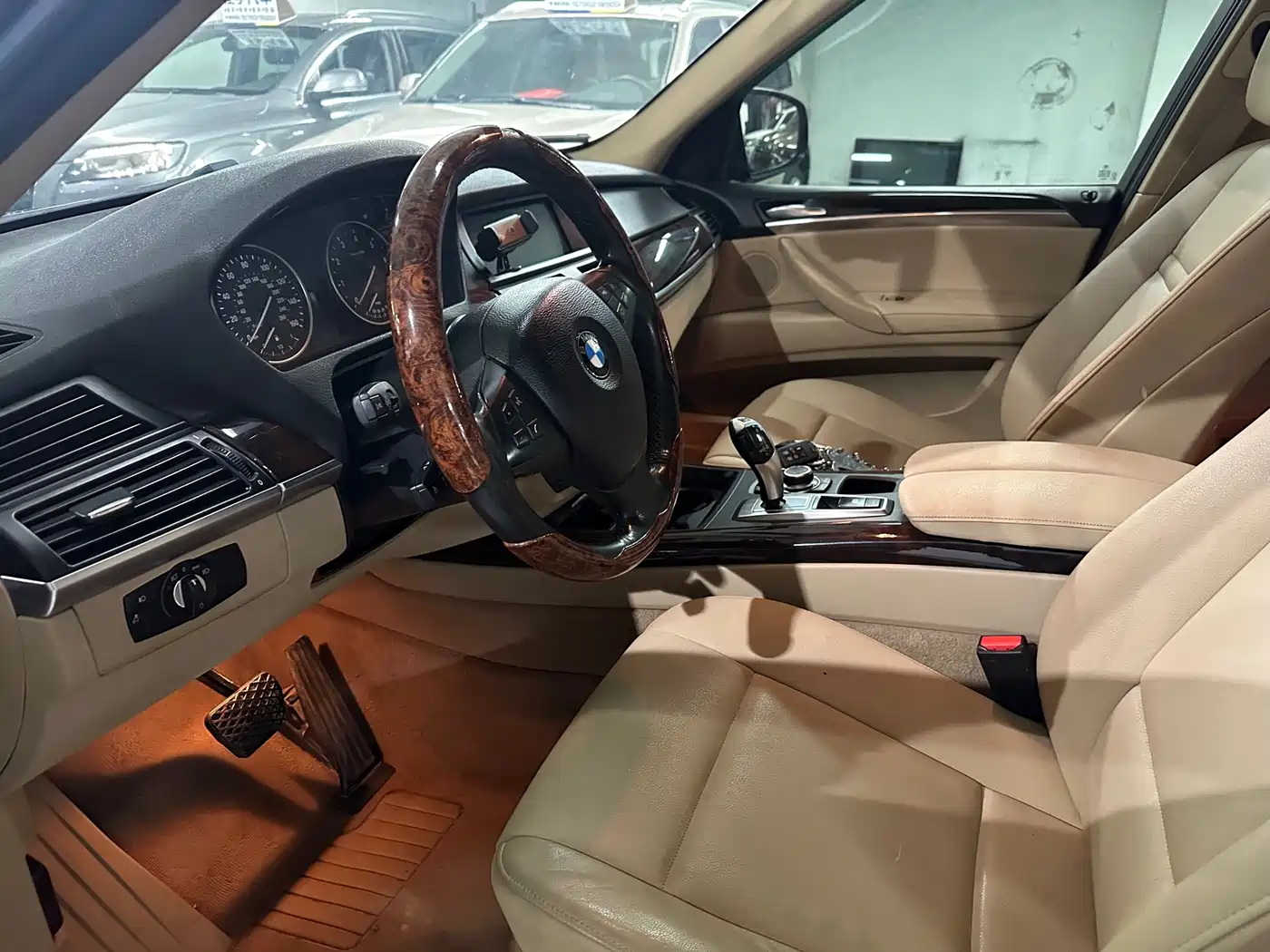 BMW X5 (Import) 2011 xDrive35i Leading Edition фото 10