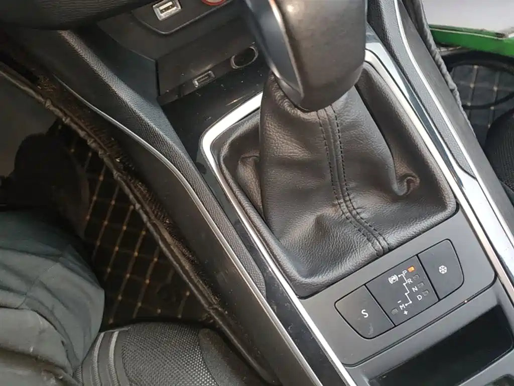 Peugeot 408 2016 1.6T Automatic Luxury Edition фото 14