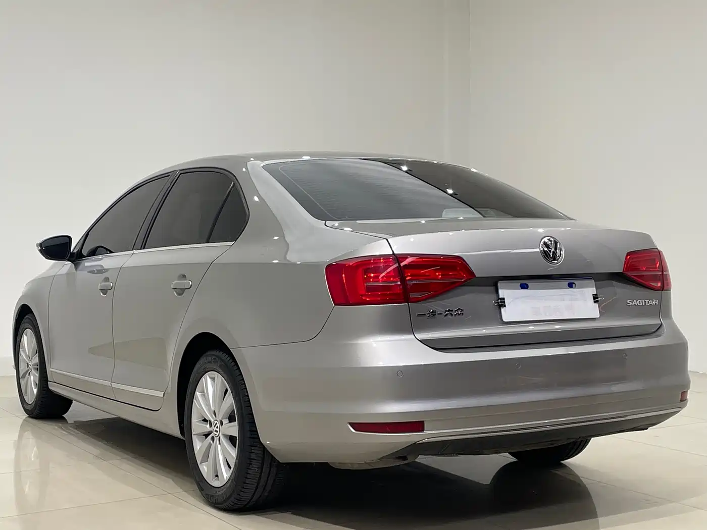 Volkswagen Sagitar 2015 1.6L Automatic Comfort фото 7