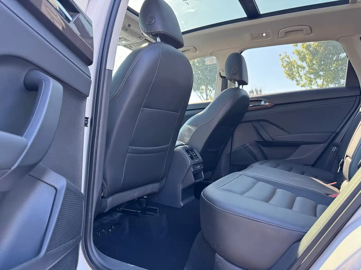 Volkswagen Tharu 2022 280TSI FWD Luxury Edition фото 11