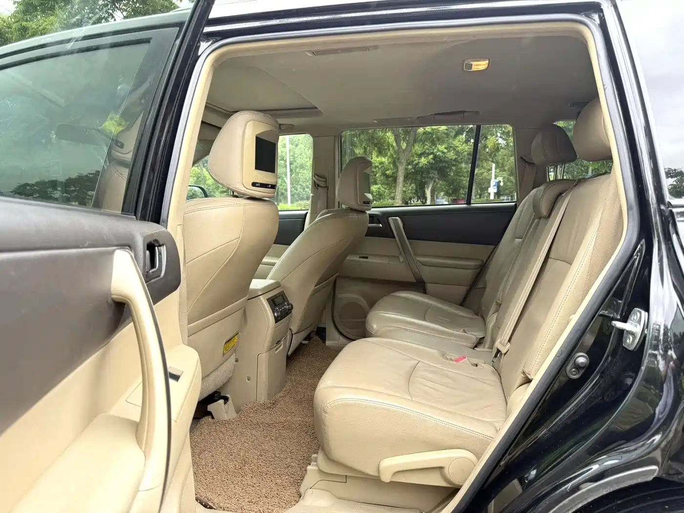 Toyota Highlander 2011 2.7L 2WD 7-seat Luxury фото 6