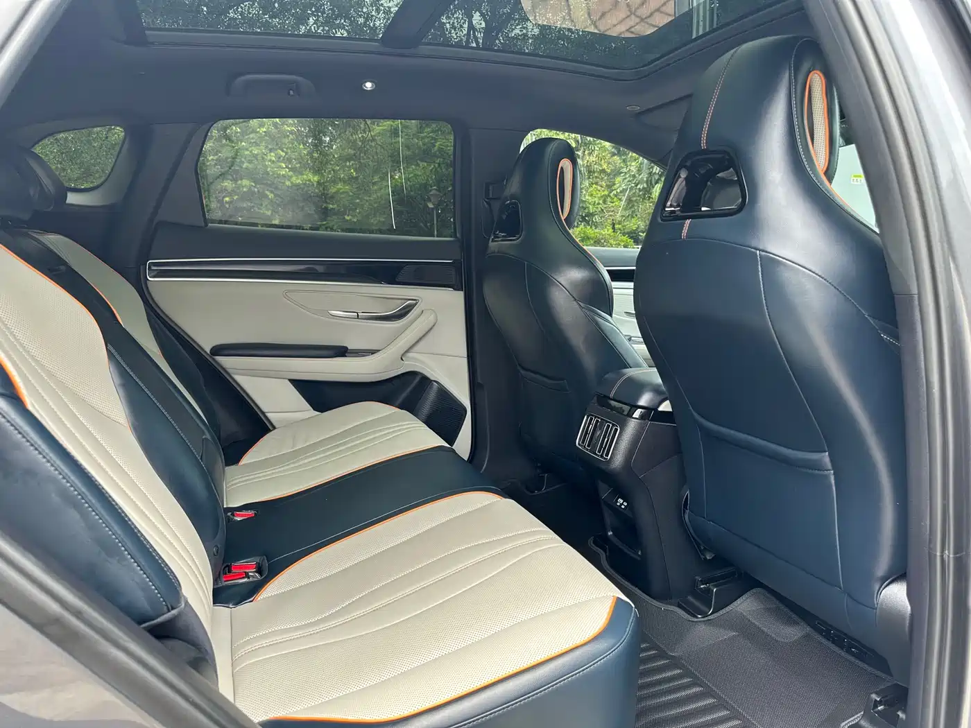 BYD Song PLUS PHEV 2024 Glory Edition DM-i 110km Flagship PLUS фото 34