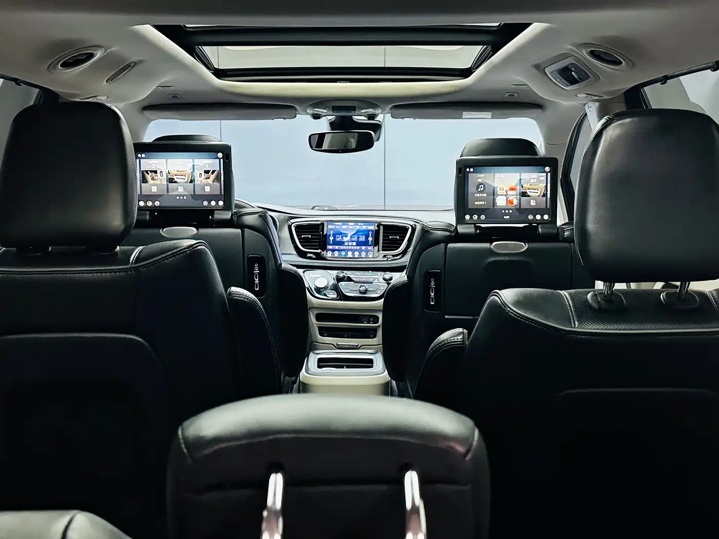 Photo 27 - Chrysler Grand Voyager (Import)