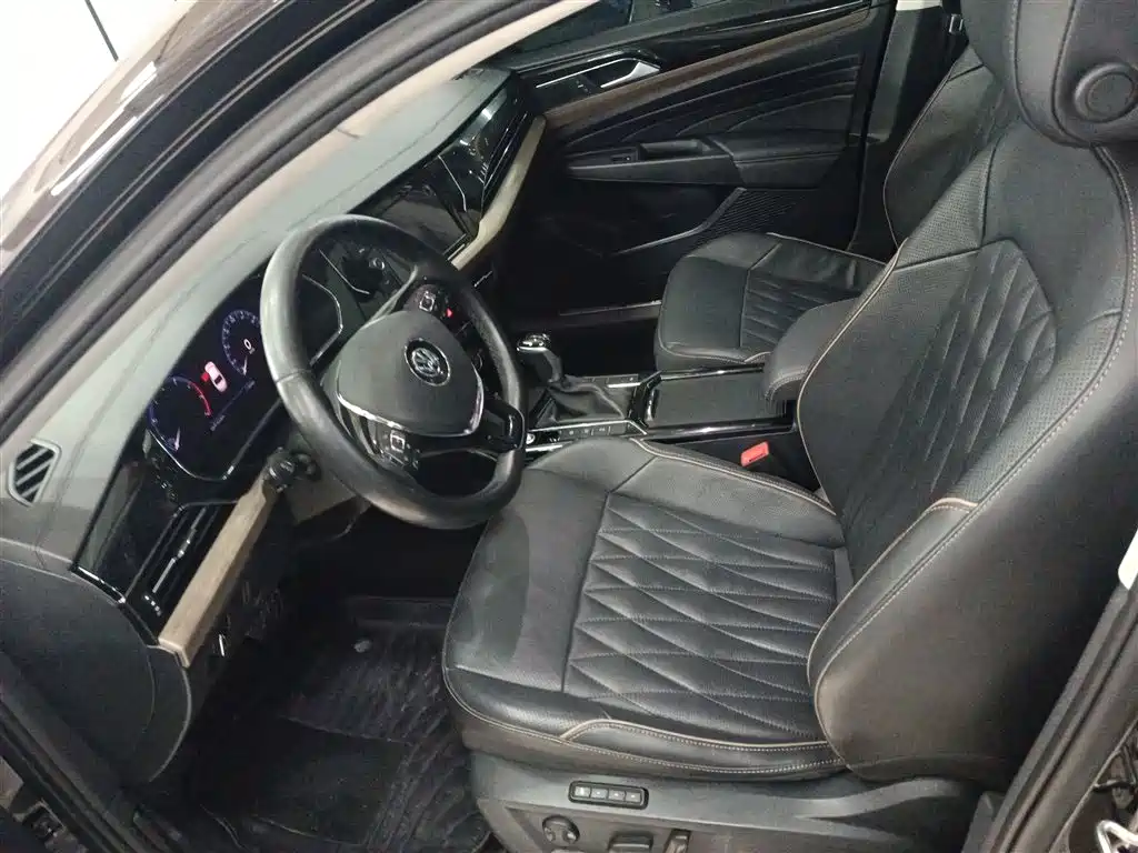 Volkswagen Passat 2019 330TSI Luxury Edition China VI фото 15