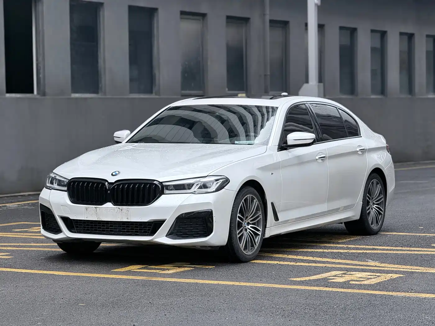 Photo 1 - BMW 5 Series