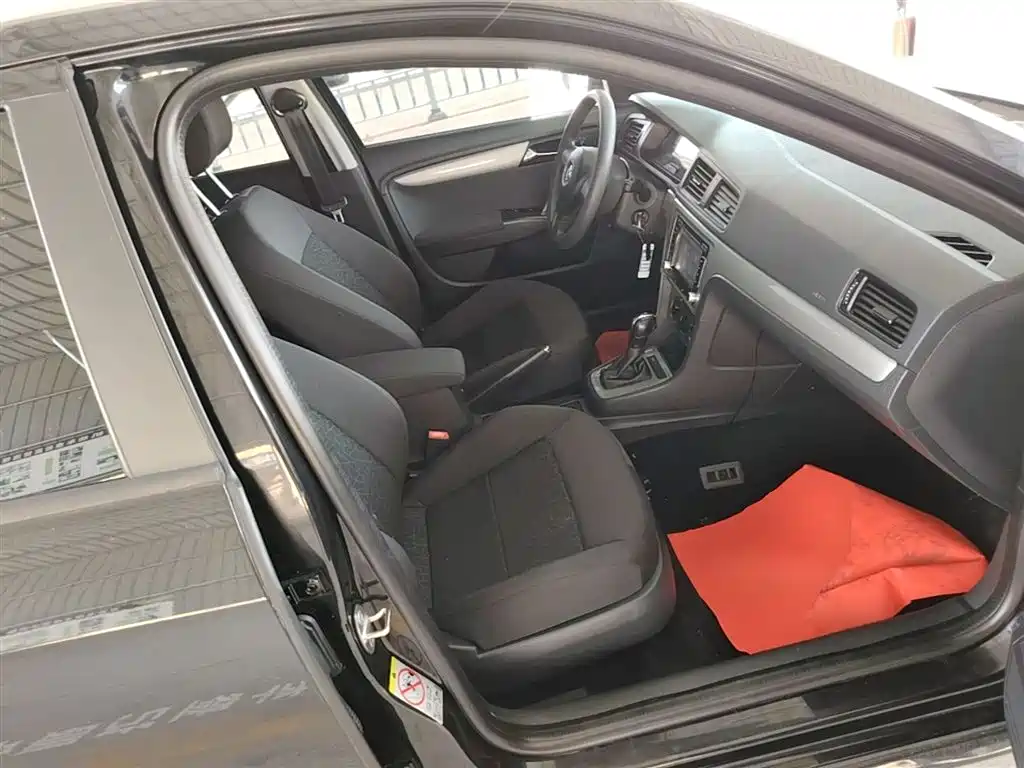 Volkswagen Lavida 2013 Facelift Classic 1.6L Automatic Trend фото 25