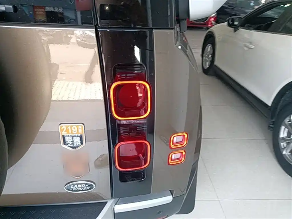 Land Rover Defender 2020 Model 110 P400 HSE фото 8