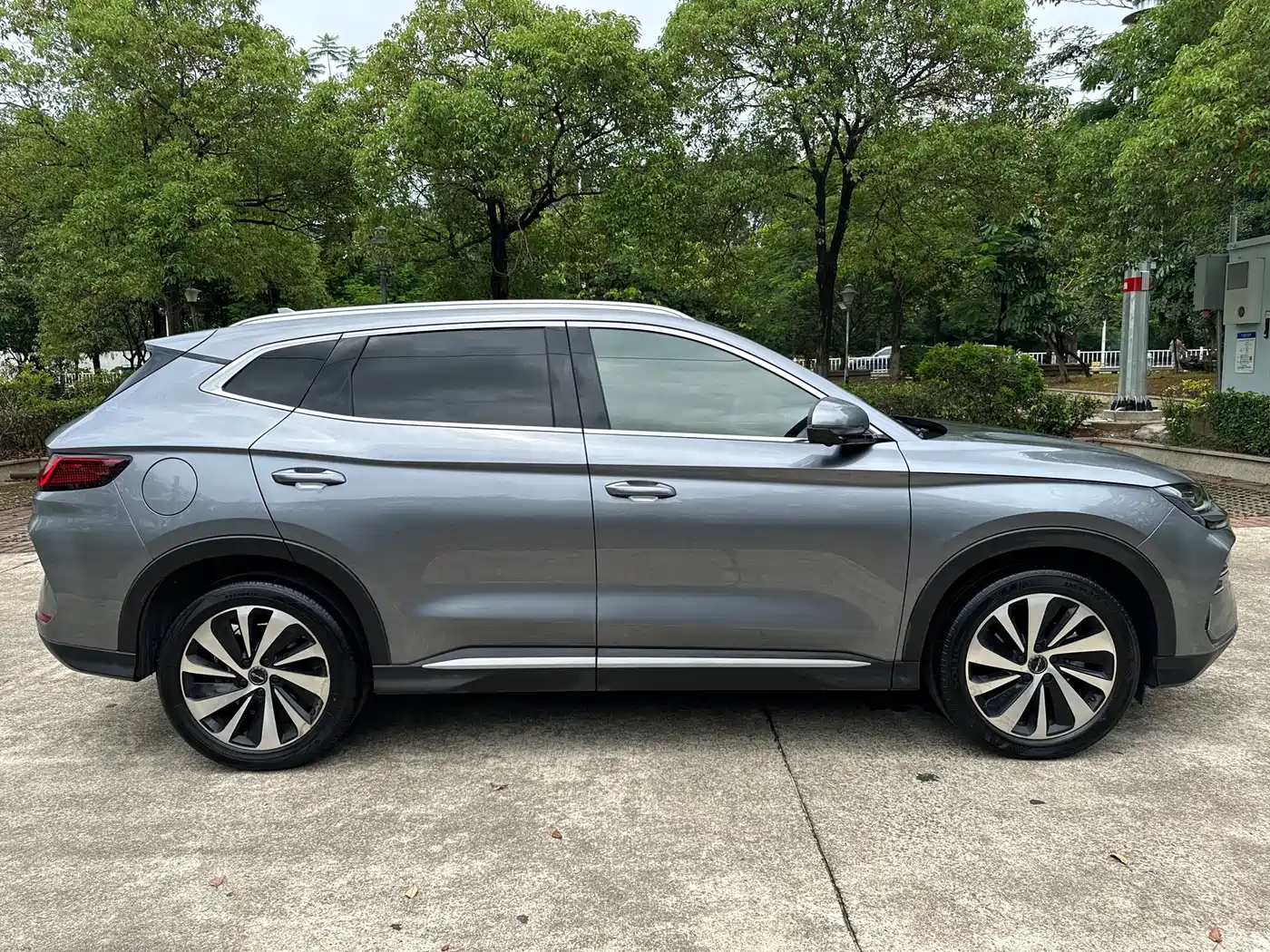 BYD Song PLUS PHEV 2024 Glory Edition DM-i 110km Flagship PLUS фото 16
