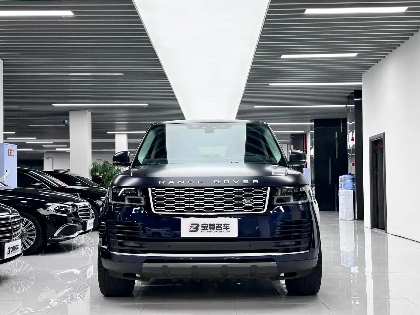 Land Rover Range Rover 2020 3.0 L6 Heritage Extended Edition фото 2