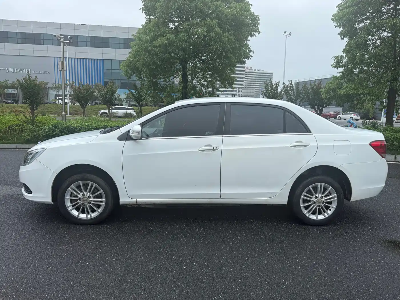 BYD e5 2018 450 Connected Enjoyment фото 4