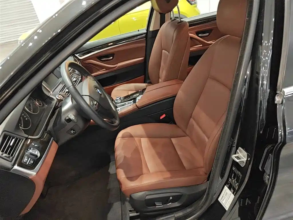 BMW 5 Series 2014 525Li Leading фото 15