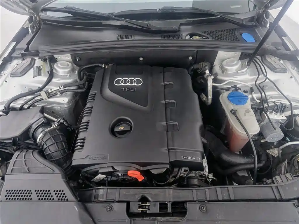 Audi A4L 2010 2.0 TFSI Technology фото 6