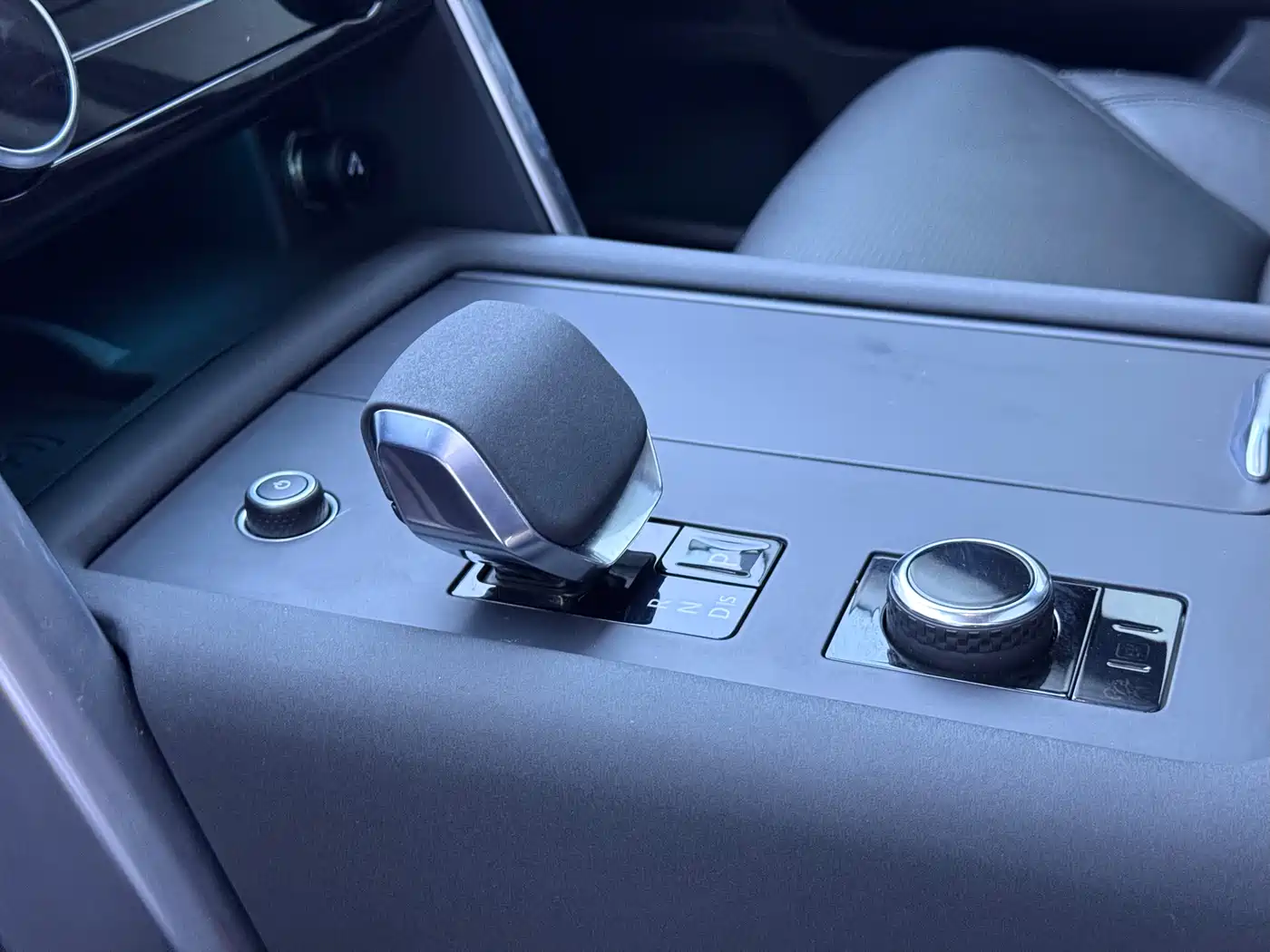 Land Rover Discovery 2023 360PS R-Dynamic SE фото 10