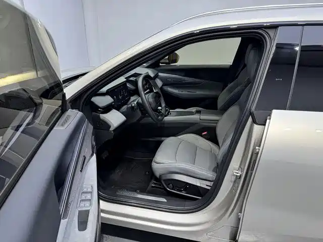 صورة 16 - Lynk & Co 08 EM-P