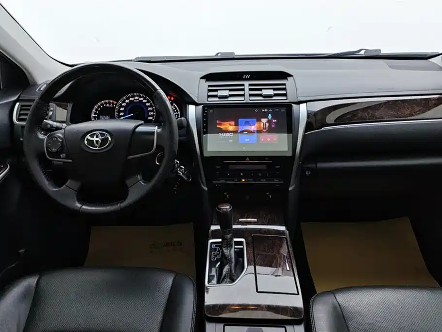 Toyota Camry 2016 2.0G 10th Anniversary Leading Edition фото 12