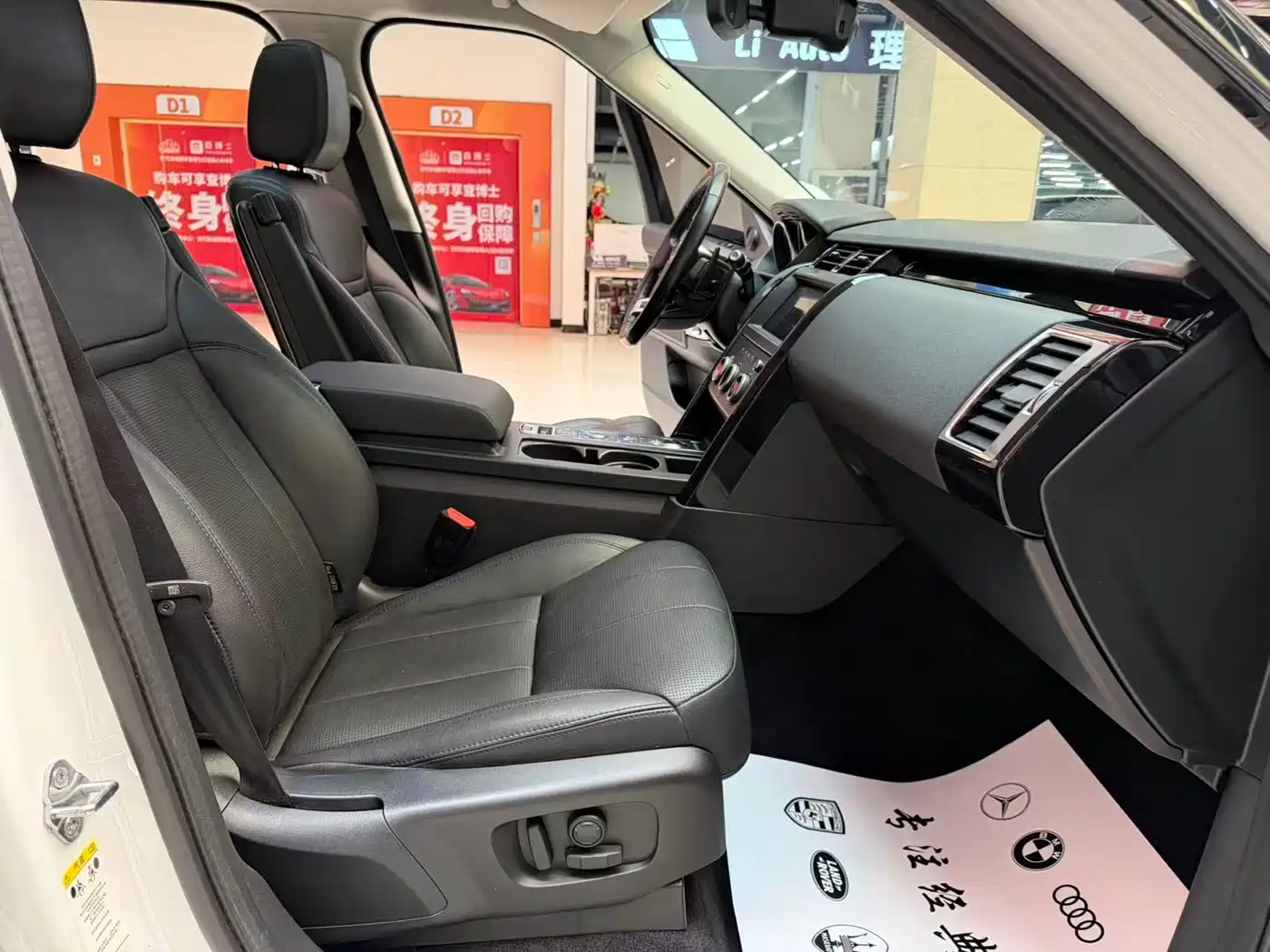 Land Rover Discovery 2018 3.0 SC V6 SE фото 12
