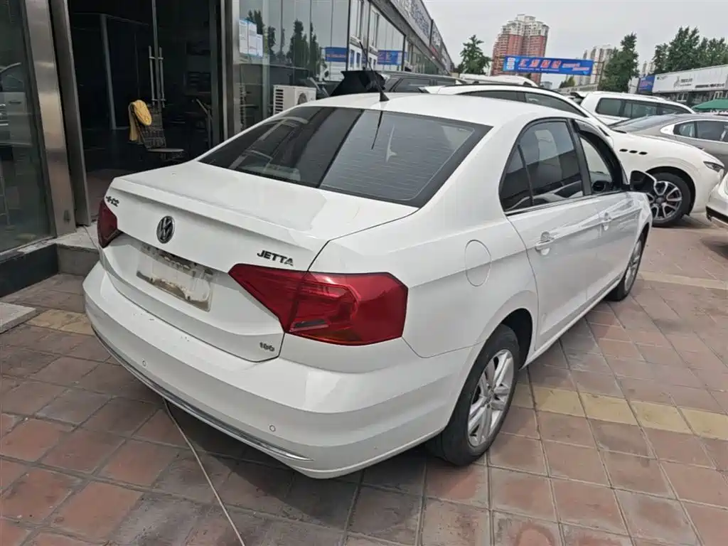 Volkswagen Jetta 2017 1.5L Automatic Comfort фото 12