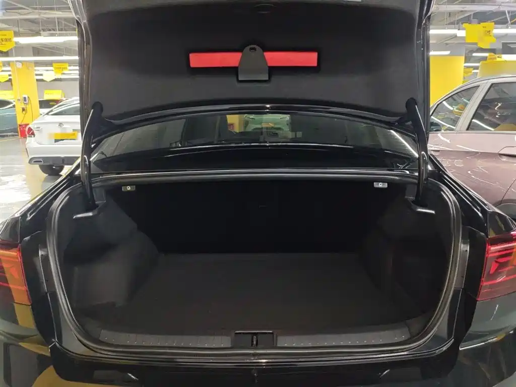 Volkswagen Magotan 2023 Model 2 Million Commemorative Edition 330TSI DSG Luxury фото 15