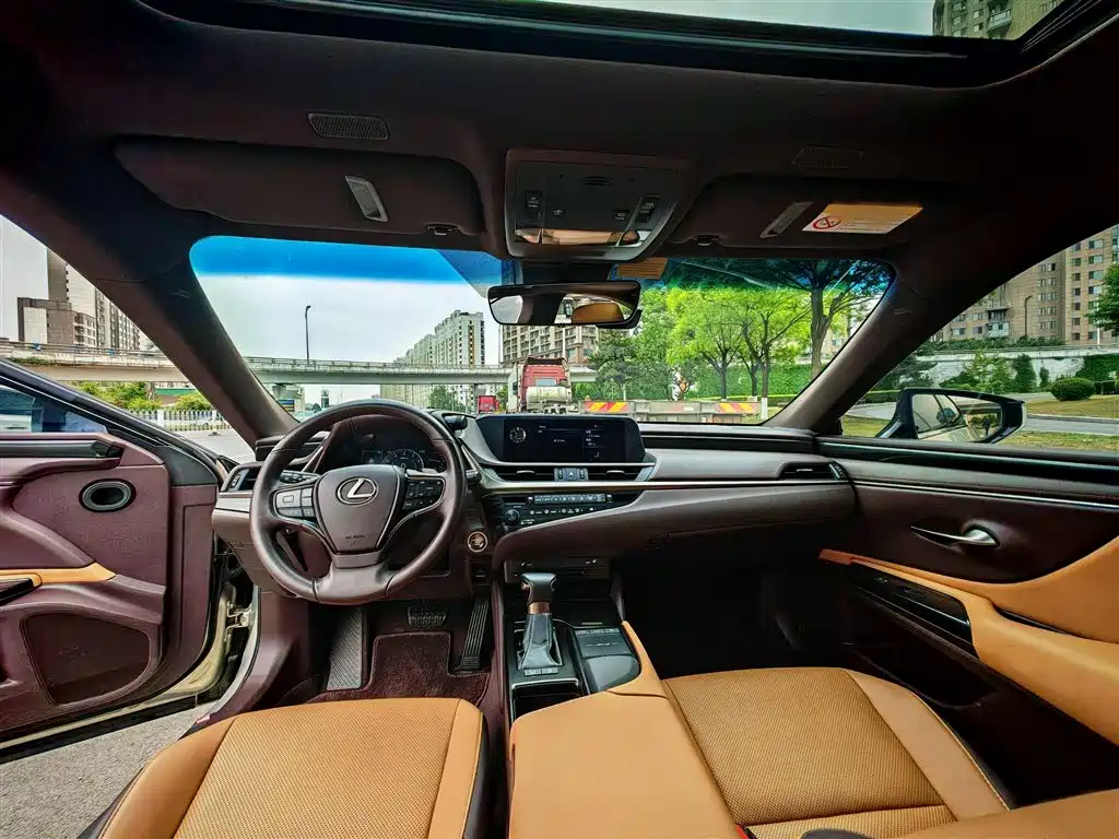 Lexus ES 2020 200 Excellence фото 12