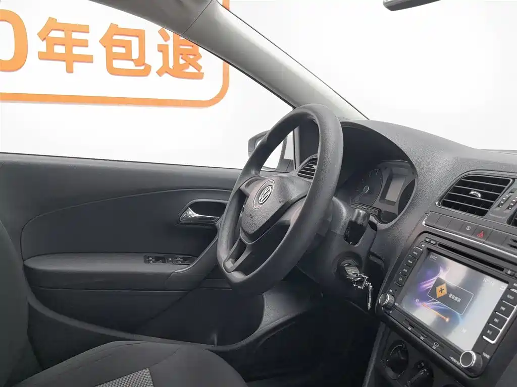 Volkswagen Polo 2014 1.4L Manual Trend Edition фото 22